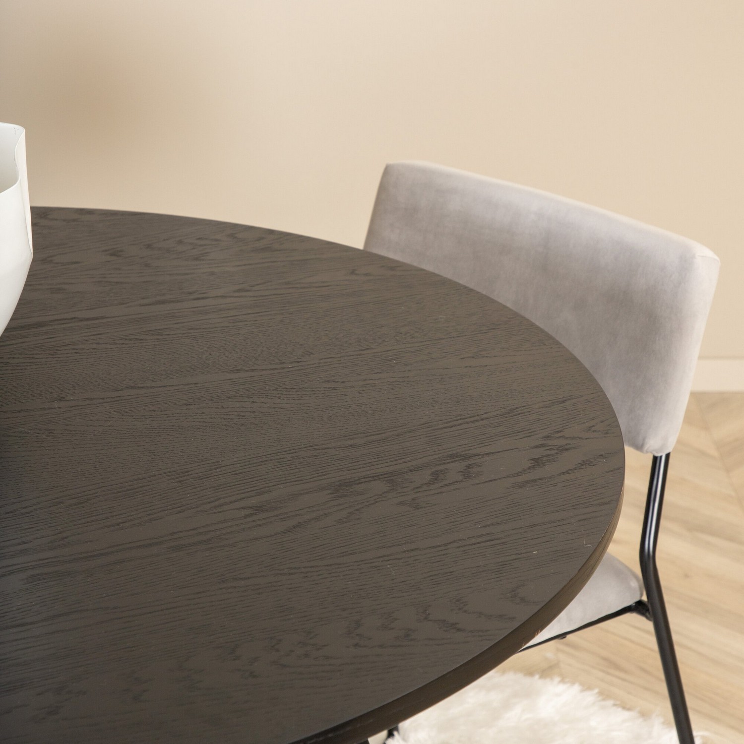 Matgrupp Venture Home med Bianca Matbord och 4 Kungshamn Matstolar i Sammet