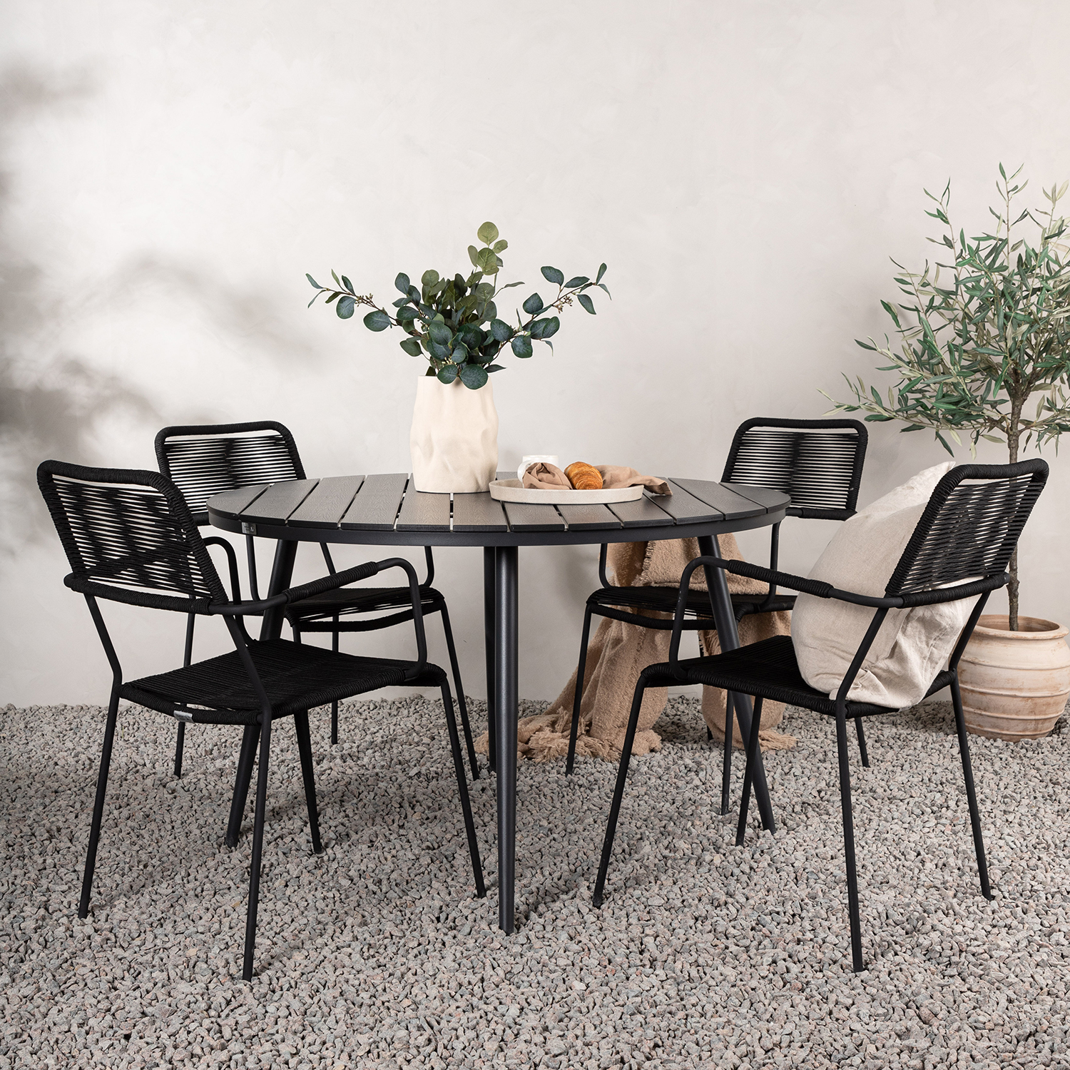 Matgrupp Utomhus Venture Home Break Ø120 med 4 Lindos KarmTrädgårdsstolar