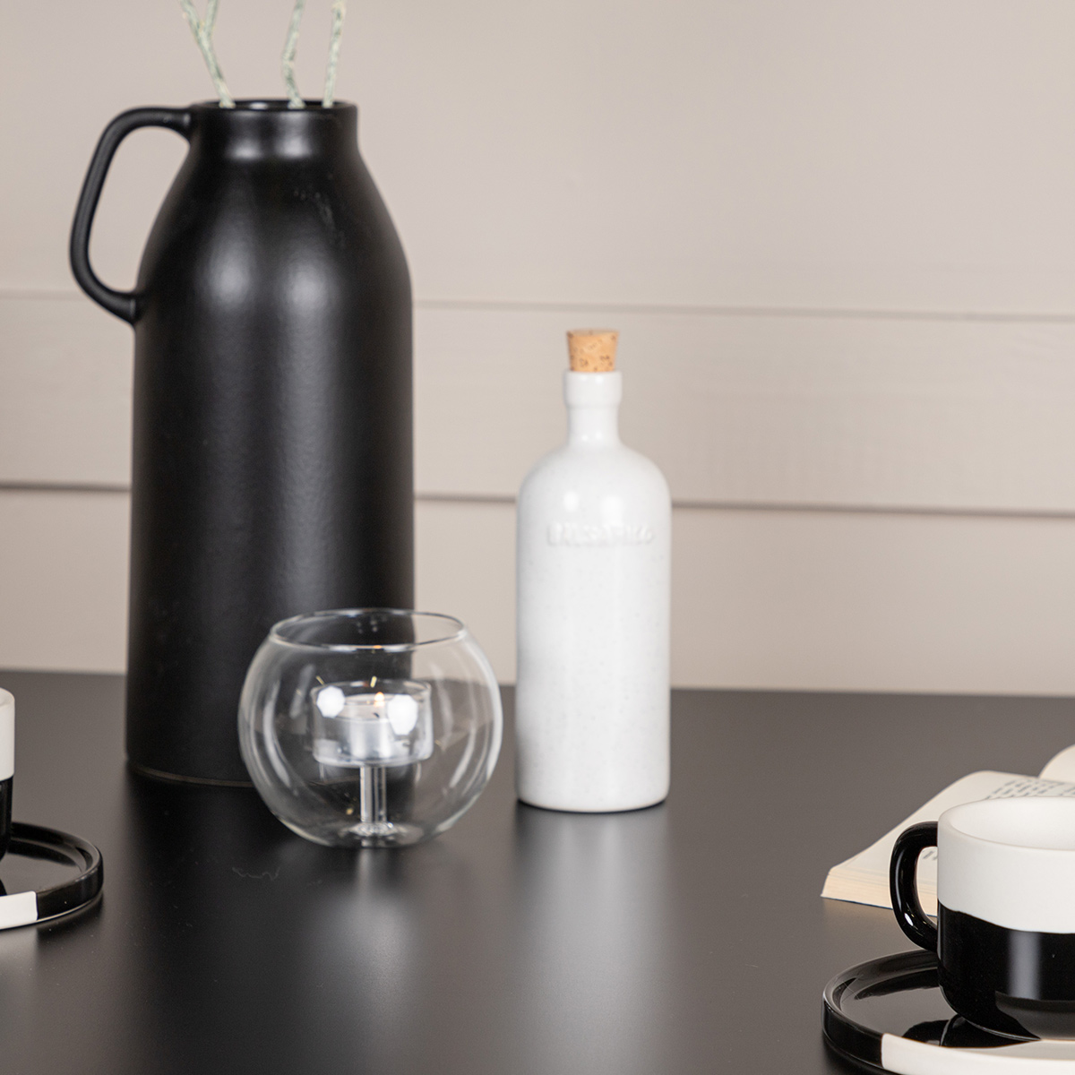 Matgrupp Venture Home Tempe med 2 Modesto Stolar