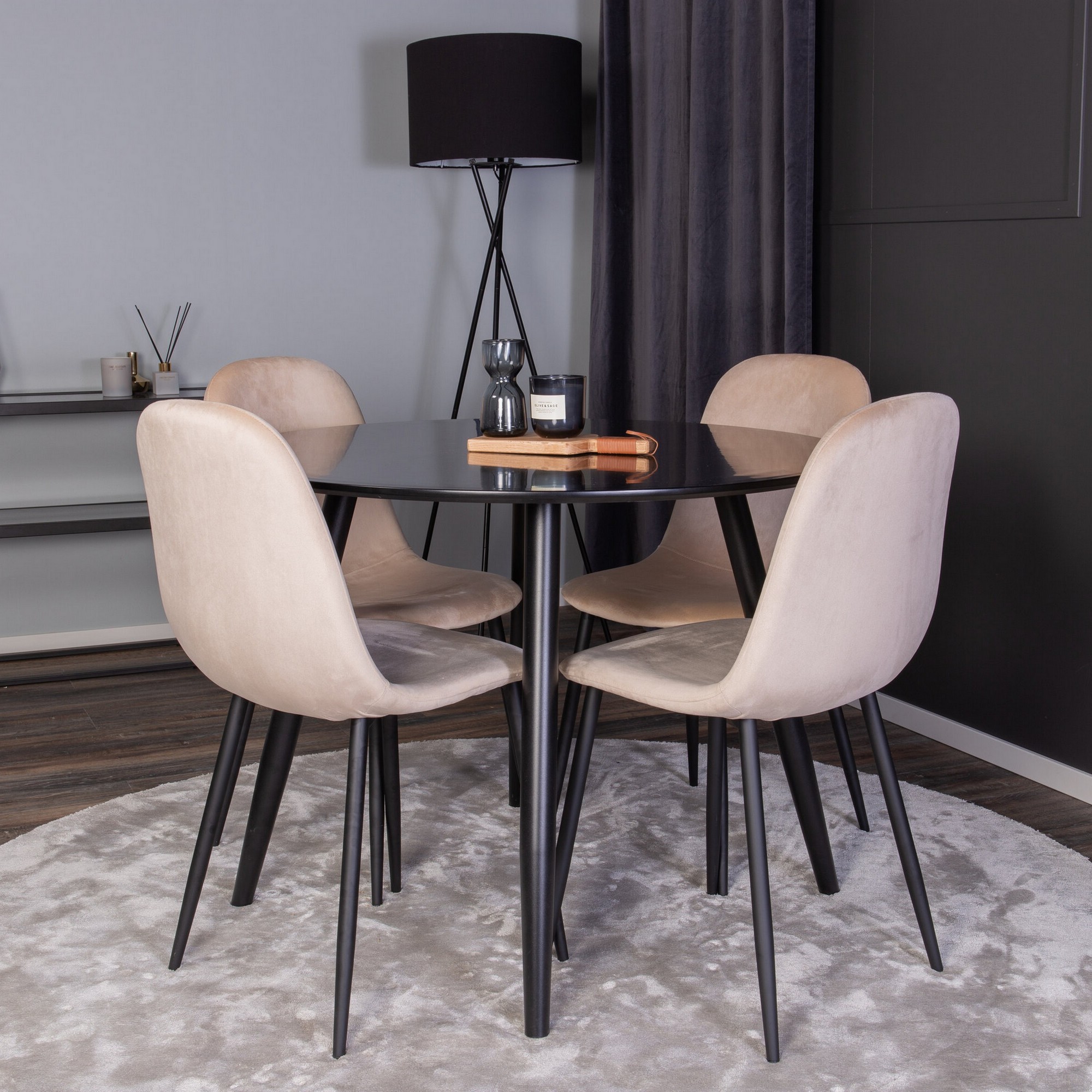 Matgrupp Venture Home Plaza med 4st Polar Stolar