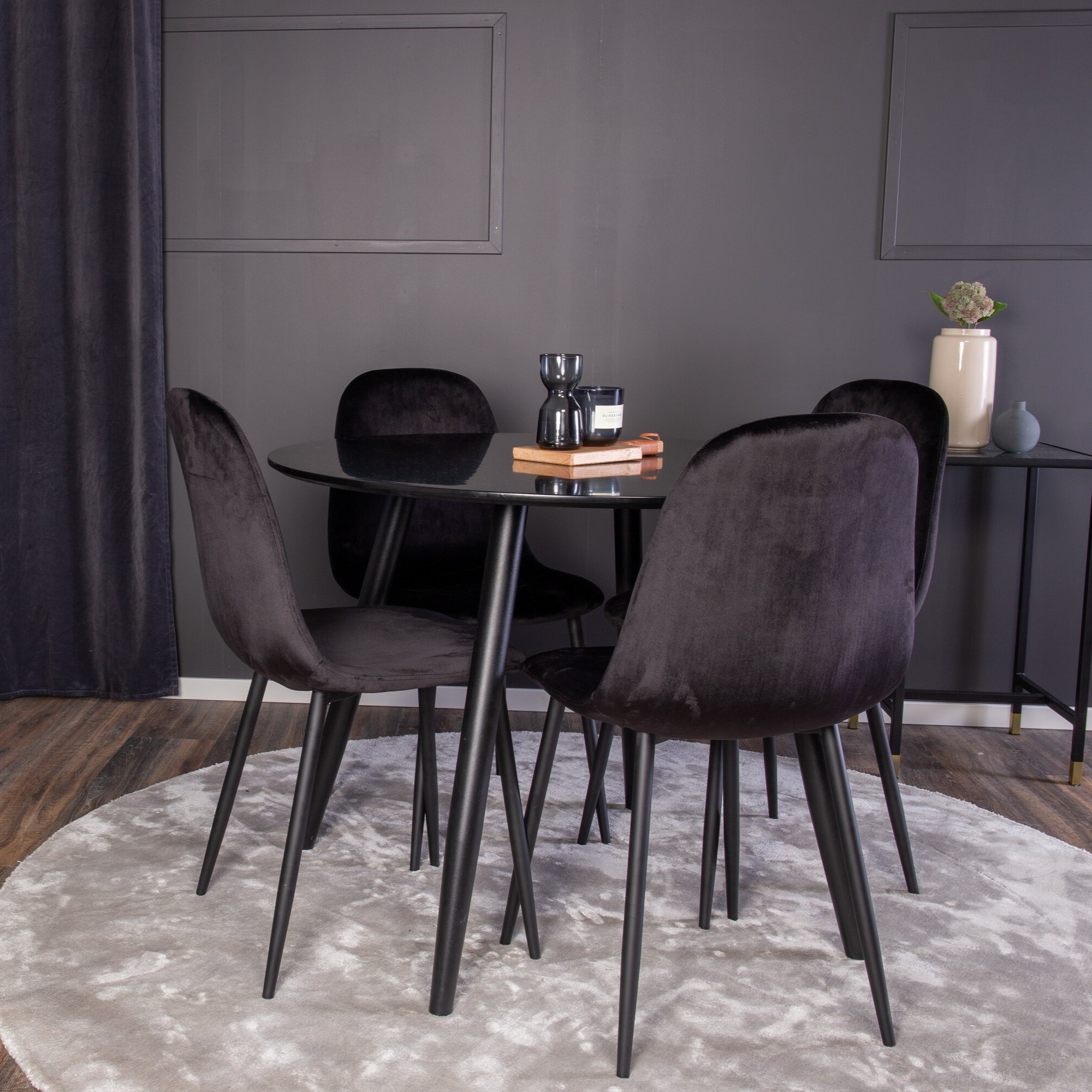 Matgrupp Venture Home Plaza med 4st Polar Stolar