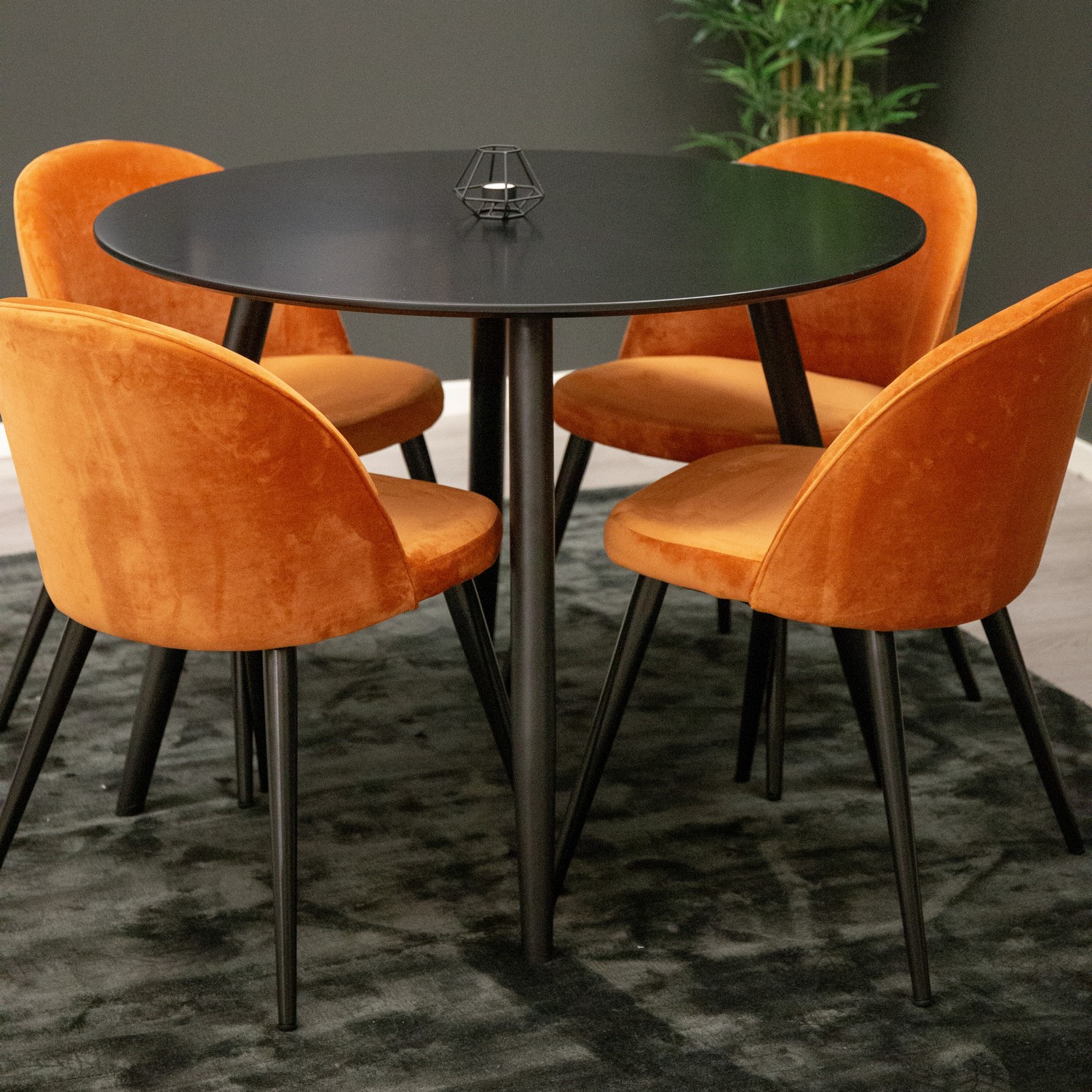 Matgrupp Venture Home Plaza med 4st Velvet Stolar