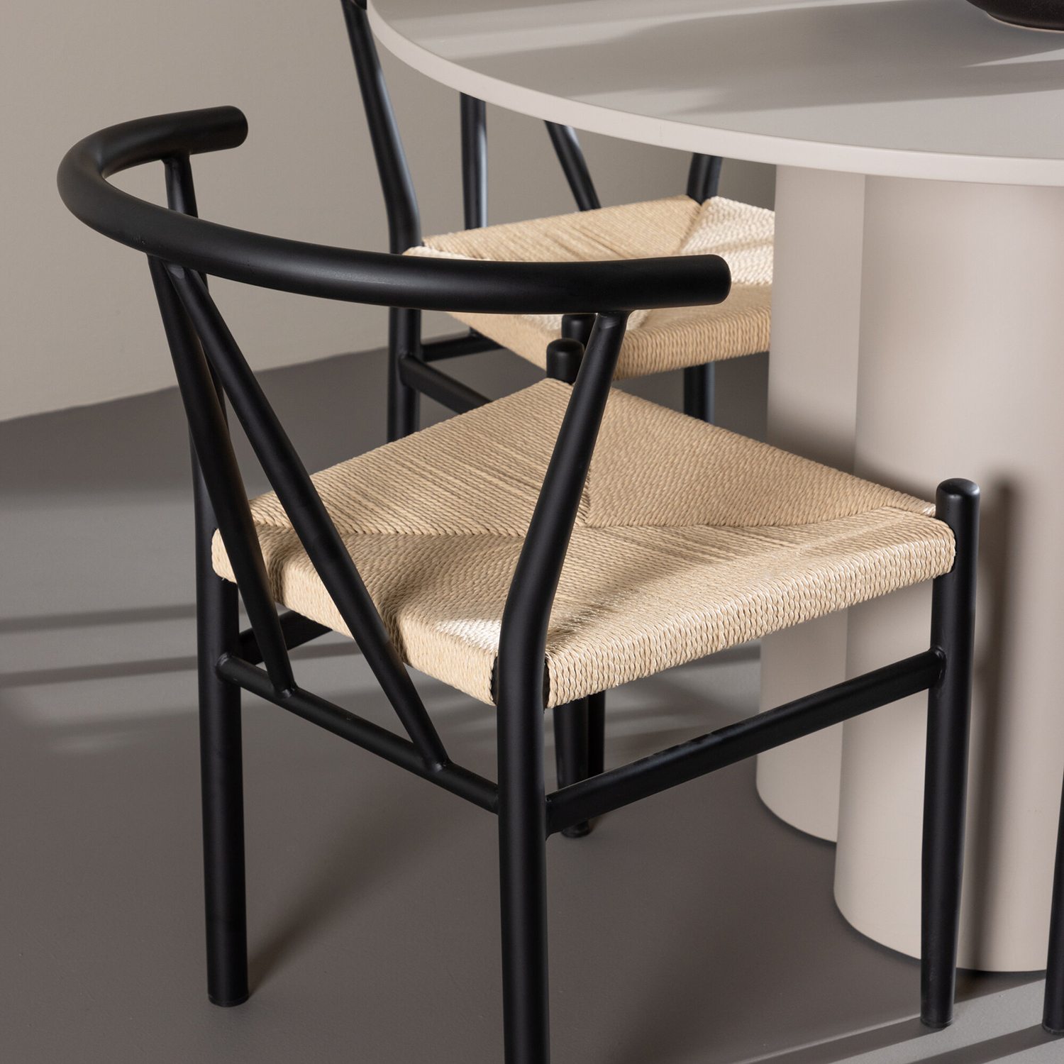 Matgrupp Venture Home Olivia Ø110 med 4 st Alfons Stolar