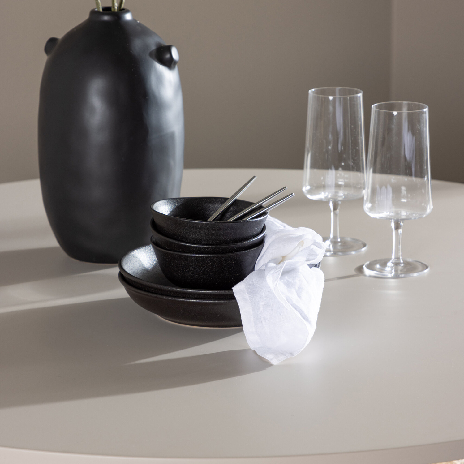 Matgrupp Venture Home Olivia Ø110 med 4 st Alfons Stolar