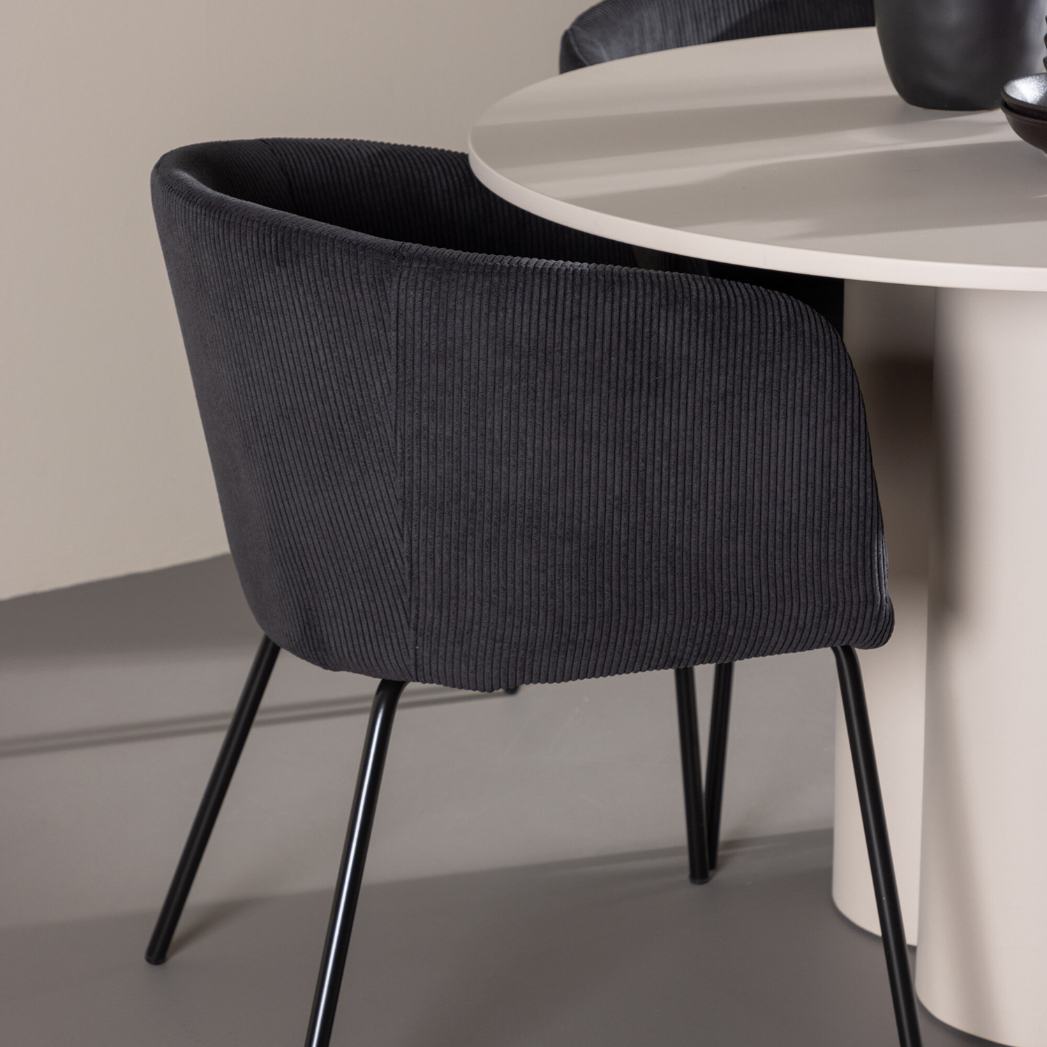 Matgrupp Venture Home Olivia Ø110 med 4 st Berit Stolar