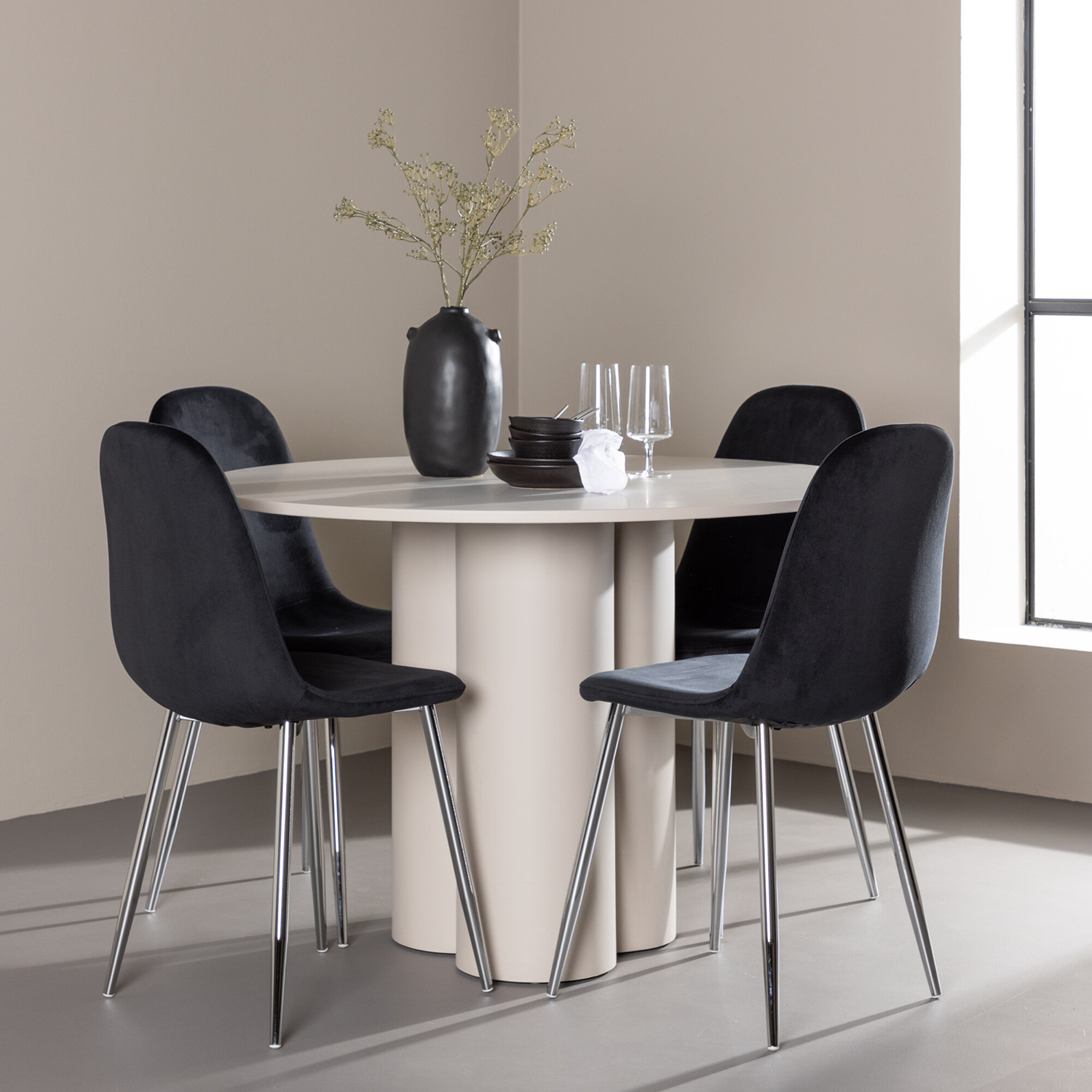 Matgrupp Venture Home Olivia Ø110 med 4 st Polar Stolar Sammet