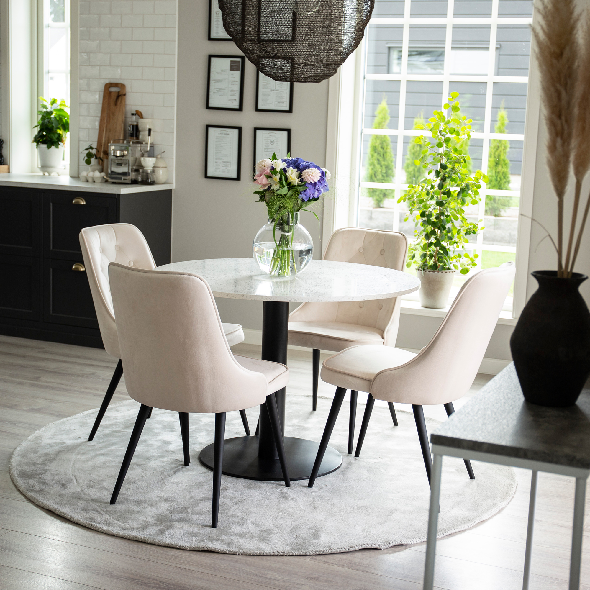 Matgrupp Venture Home Roxanna Vit Bord med 4 Vera Stolar Sammet