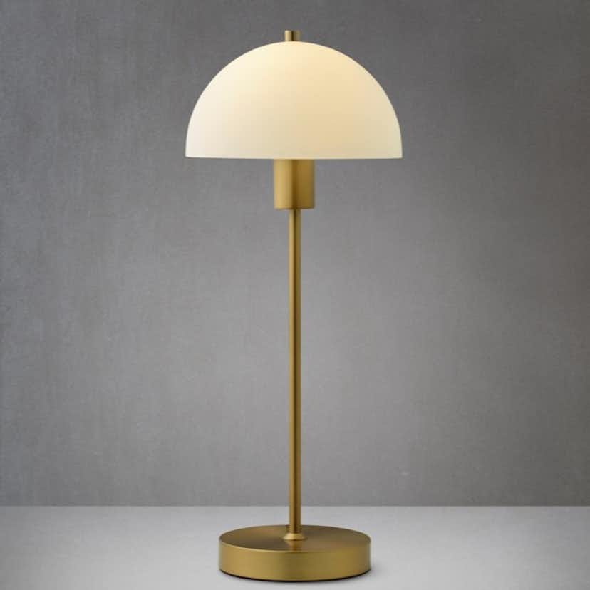 Bordslampa Herstal Vienda H475 Mässing