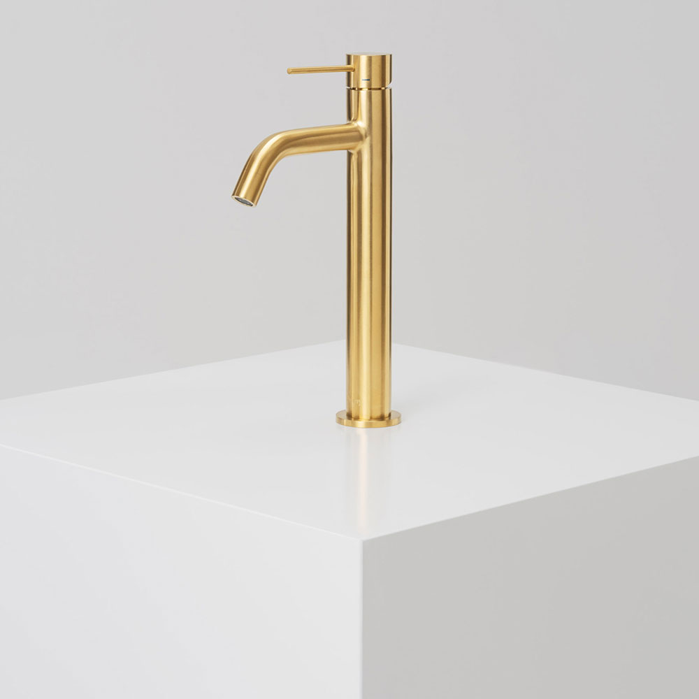 Tvättställsblandare INR by Scandtap Voyage Hög Borstad Mässing