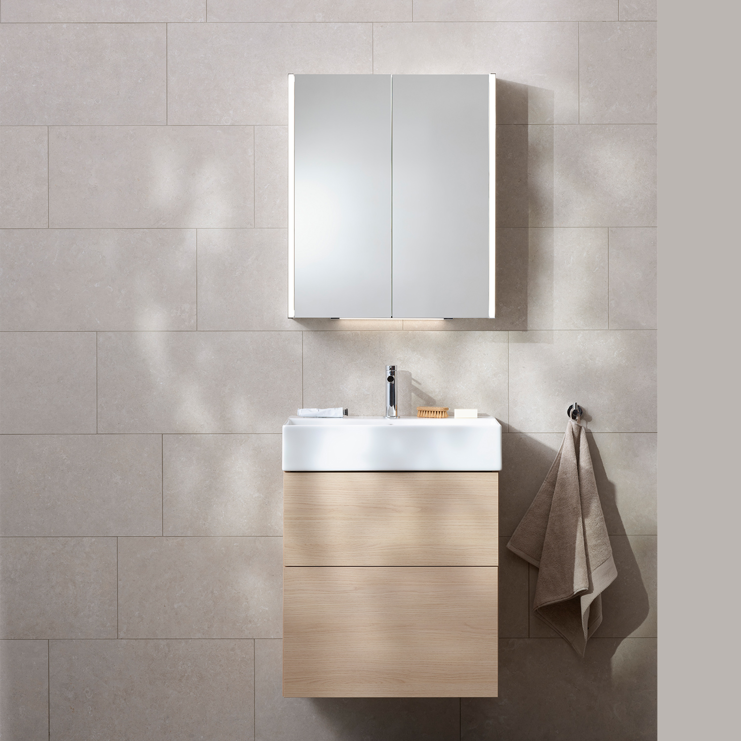 Möbelpaket Miller Badrum New York med Bloc Tvättställ och Spegel