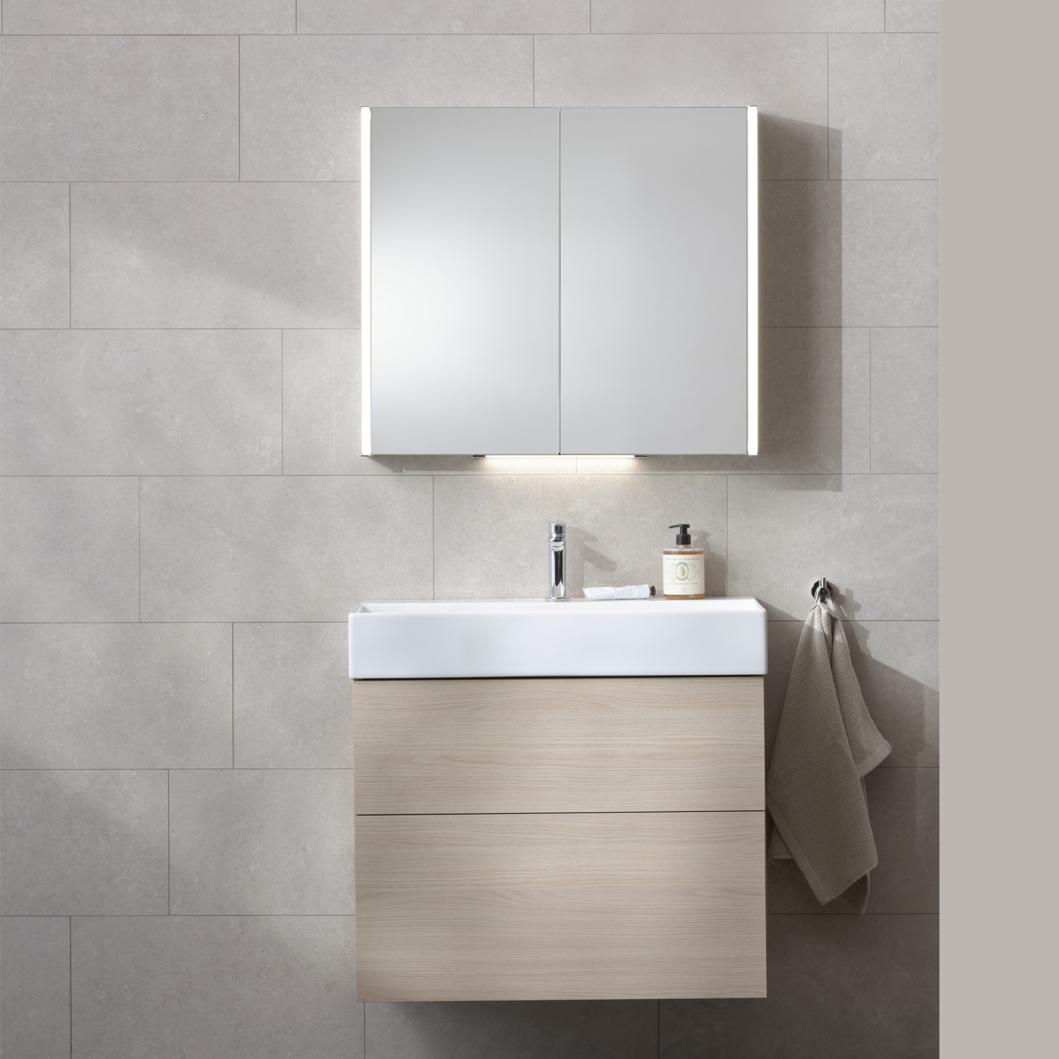 Möbelpaket Miller Badrum New York med Bloc Tvättställ och Spegel