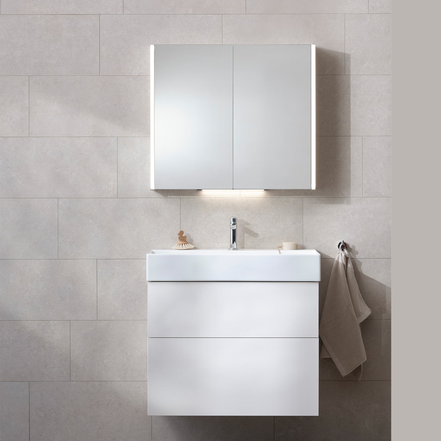 Möbelpaket Miller Badrum New York med Bloc Tvättställ och Spegel