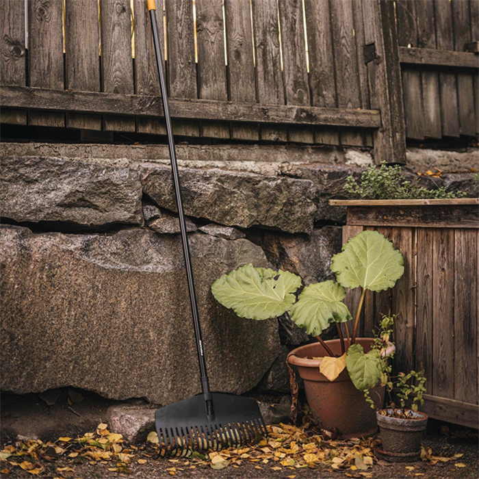 Lövräfsa Fiskars Solid med 23 flata pinnar