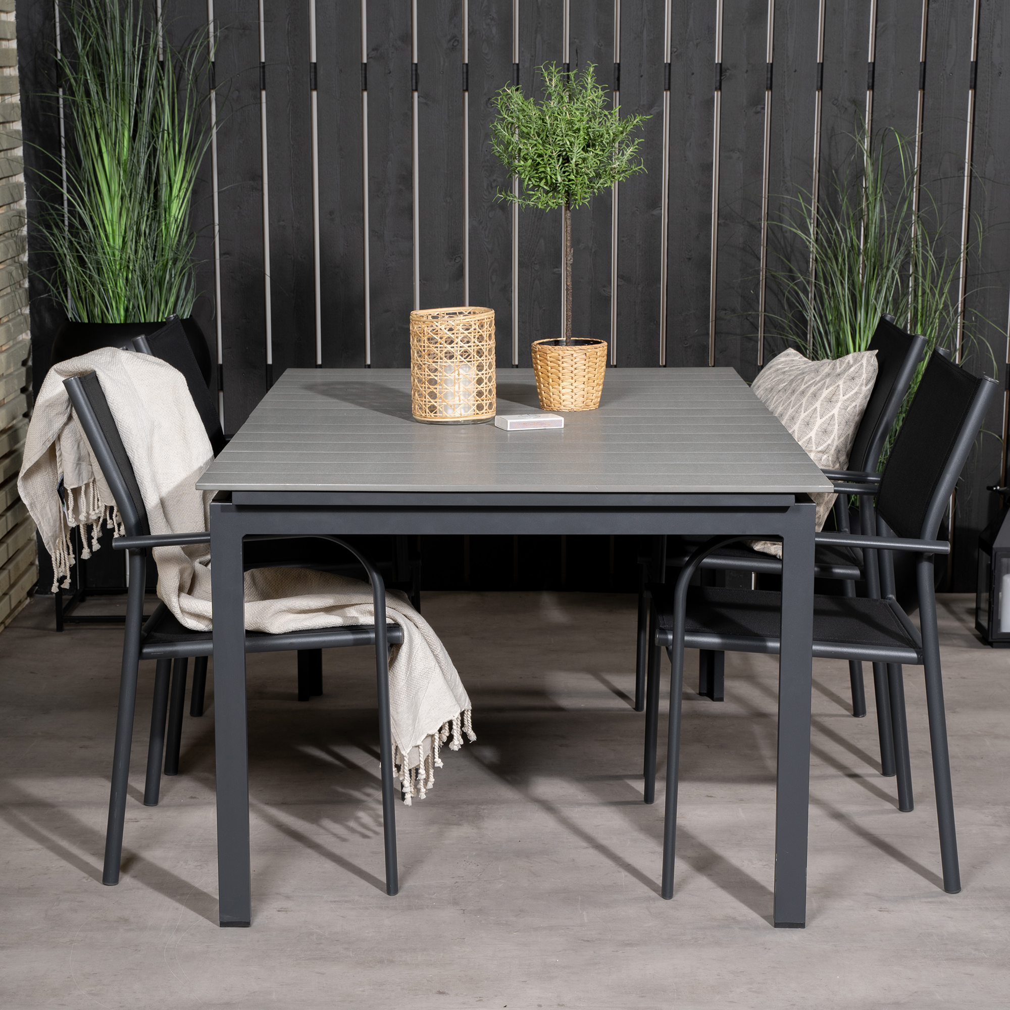 Matgrupp Venture Home Lova 160/240 med 4 Siri Matstolar