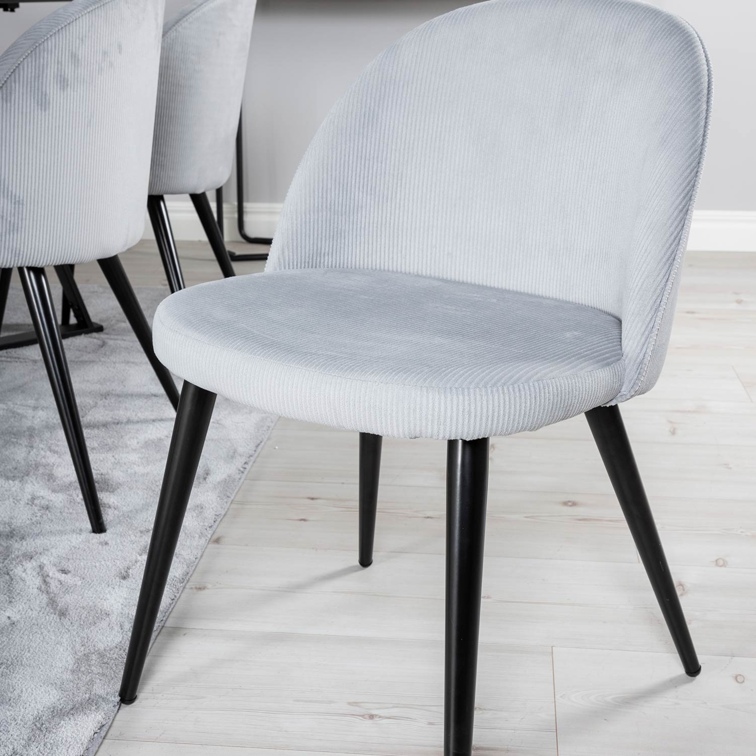 Matgrupp Venture Home Madde med 6 Valentina Stolar Manchester