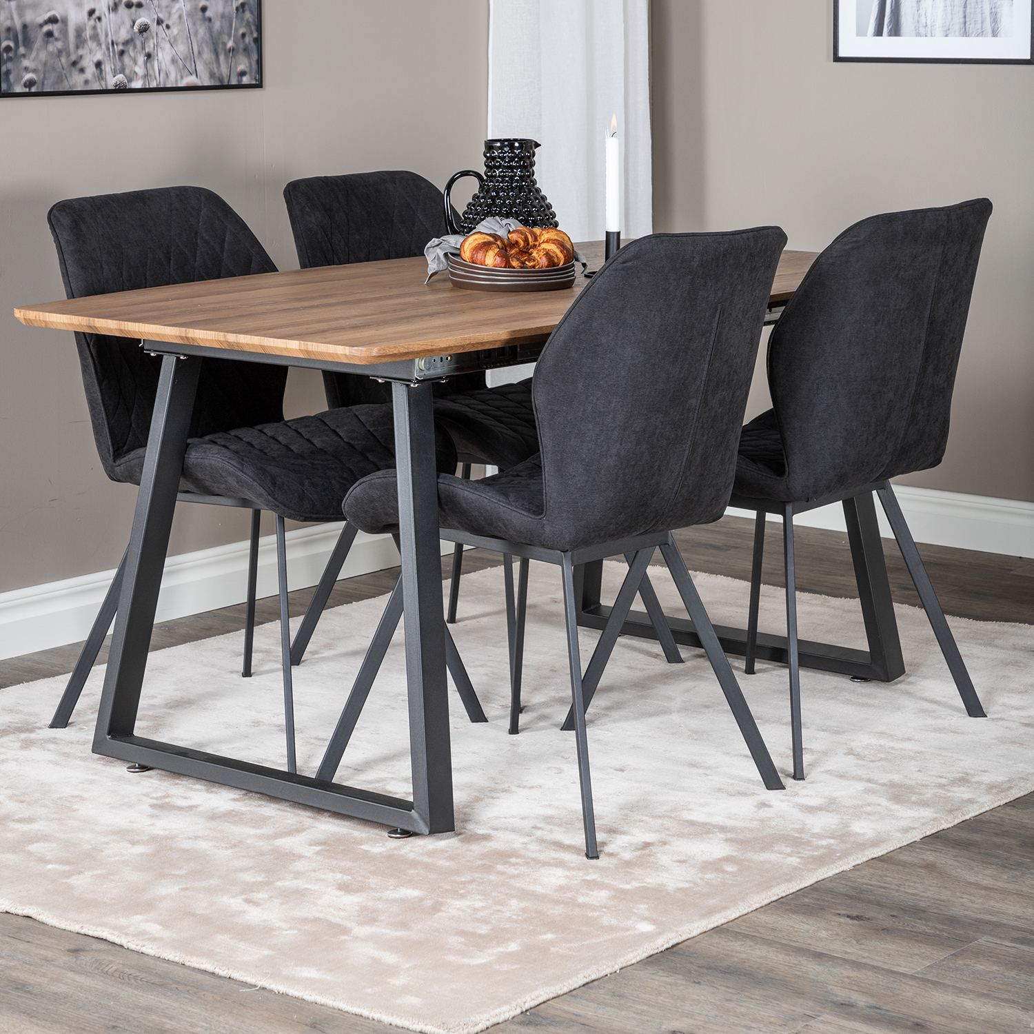 Matgrupp Venture Home Ina med 4 Geneva Stolar