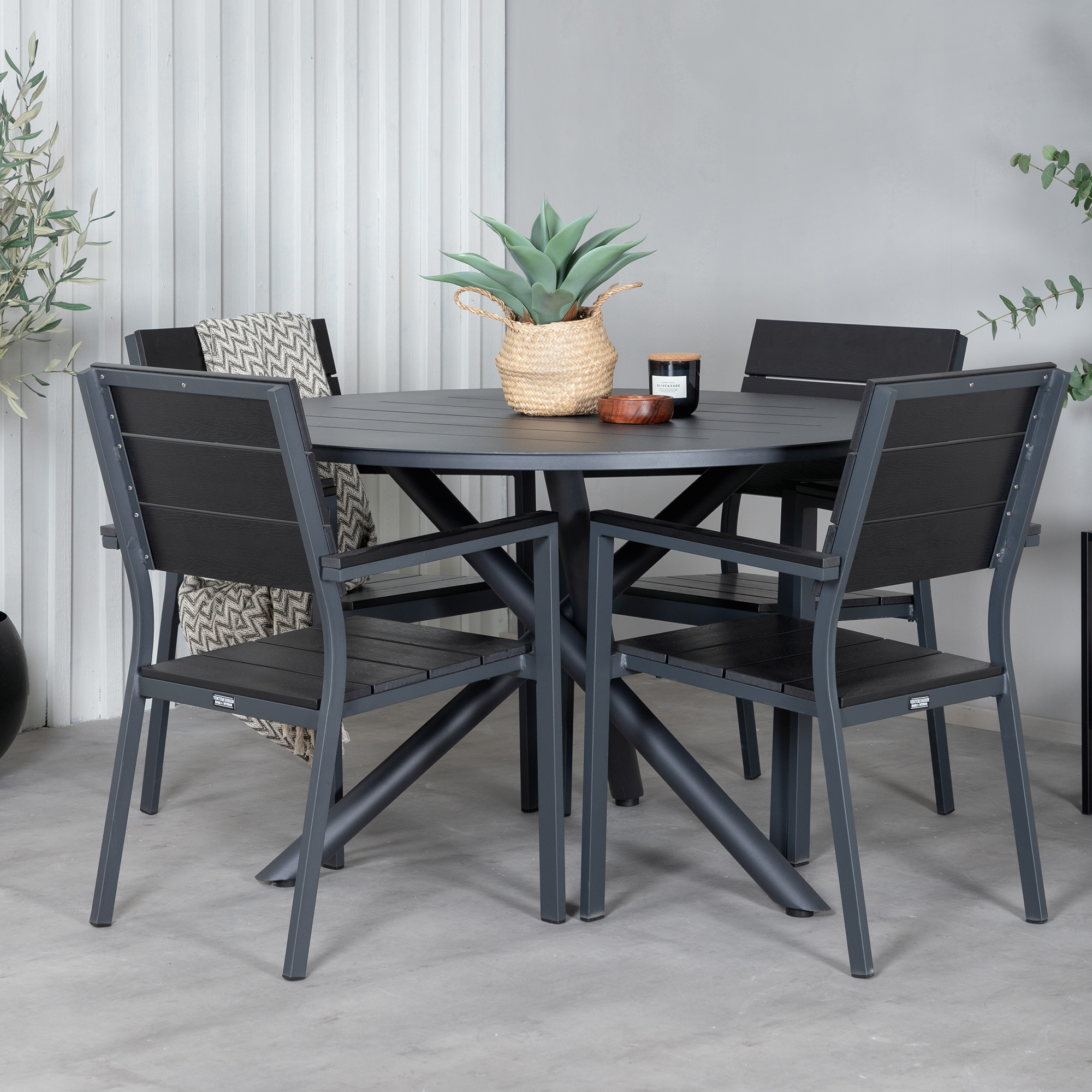 Matgrupp Venture Home Ande med 4 Livia Matstolar