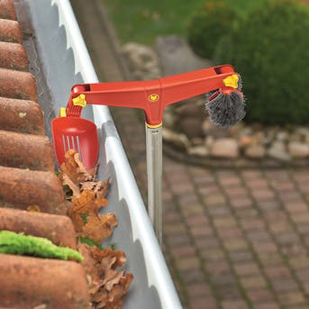 Rensning av hängrännor Rensning av hängrännor