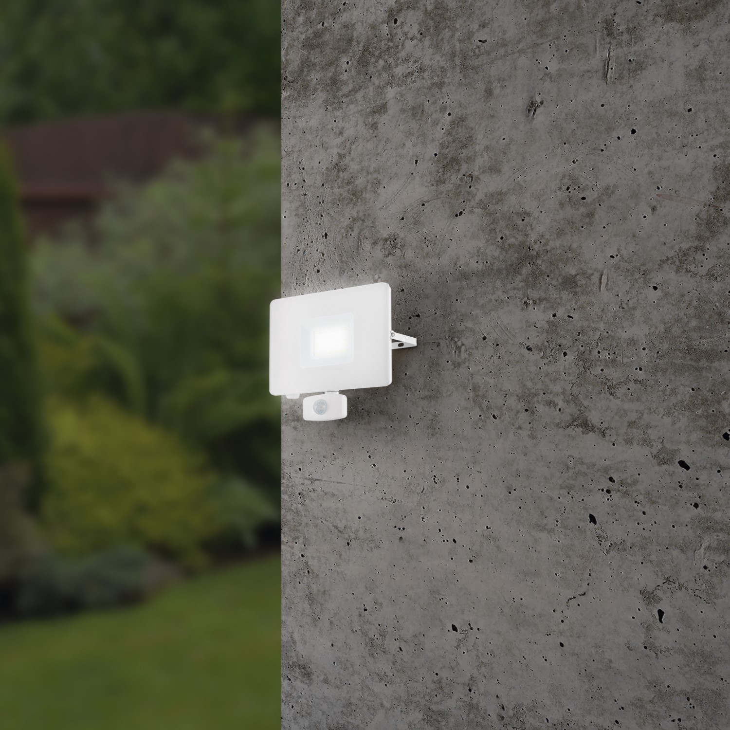 Vägglampa Eglo Faedo 3 med Sensor