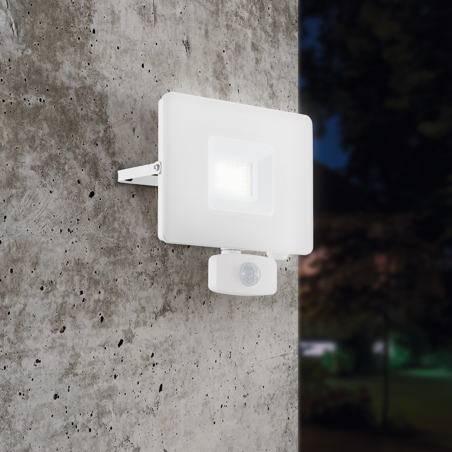 Vägglampa Eglo Faedo 3 med Sensor